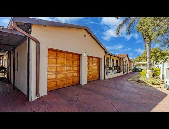 4 BEDROOM FREEHOLD FOR SALE IN BRACKENDOWNS